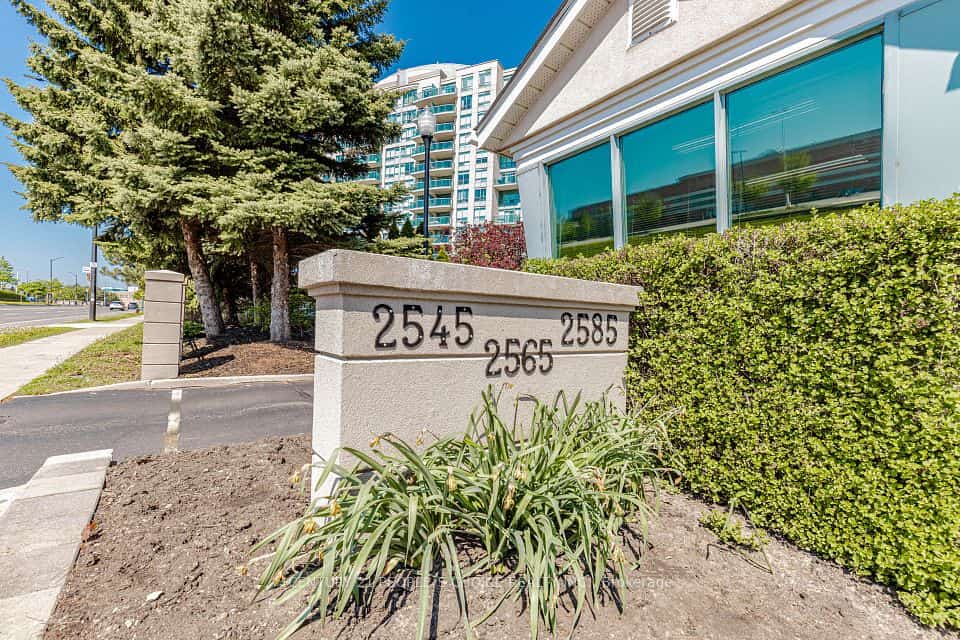 2565 Erin Centre Boulevard #506, Mississauga, ON L5M 6Z8
