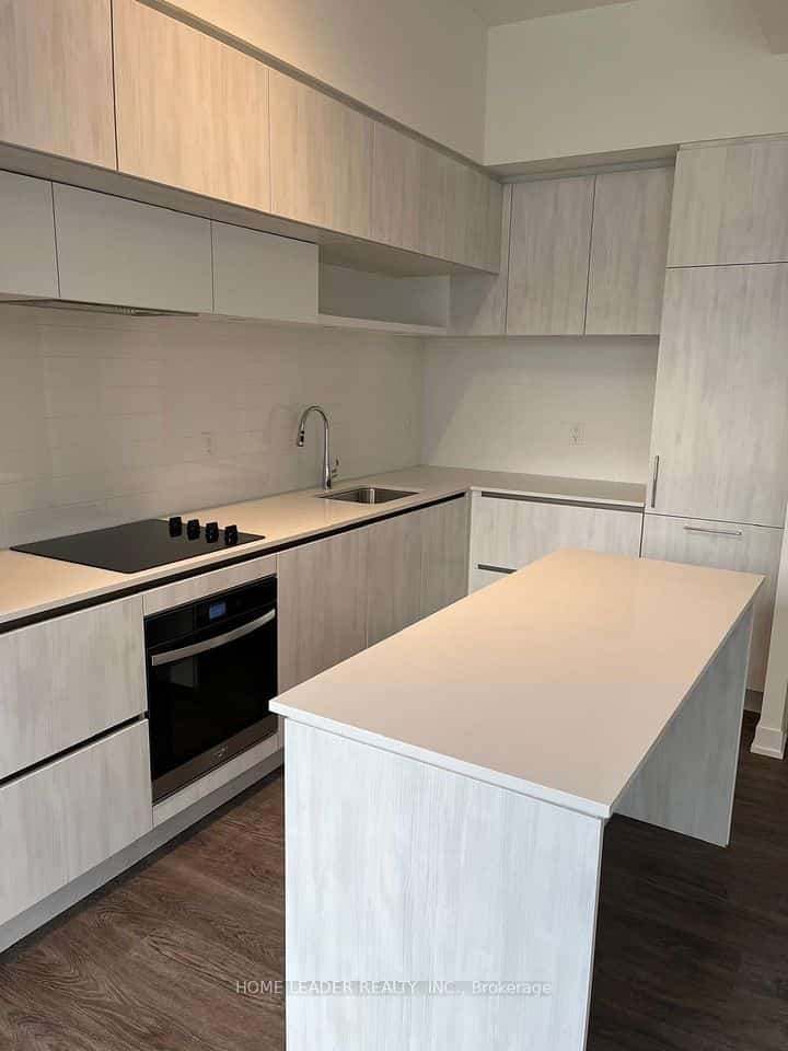 10 David eyer Road #1209, Richmond Hill, ON L4S 0N1