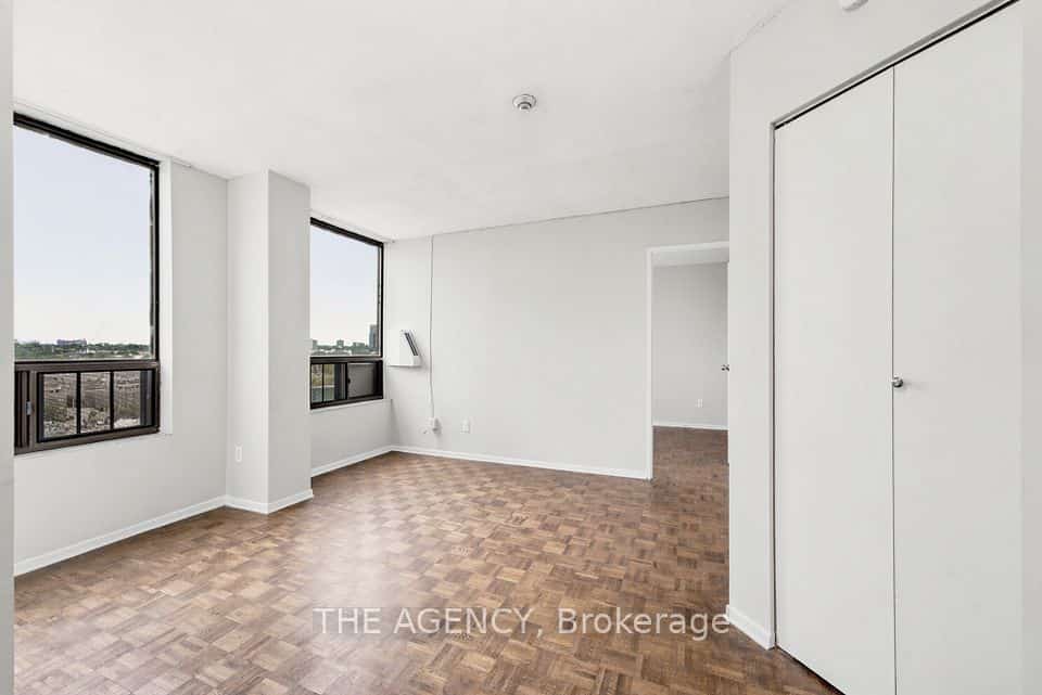 2360 Dundas Street W #1019B, Toronto, ON M6P 4B2