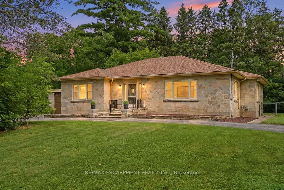 326 Old Brock Road, Hamilton, ON L9H 5H6