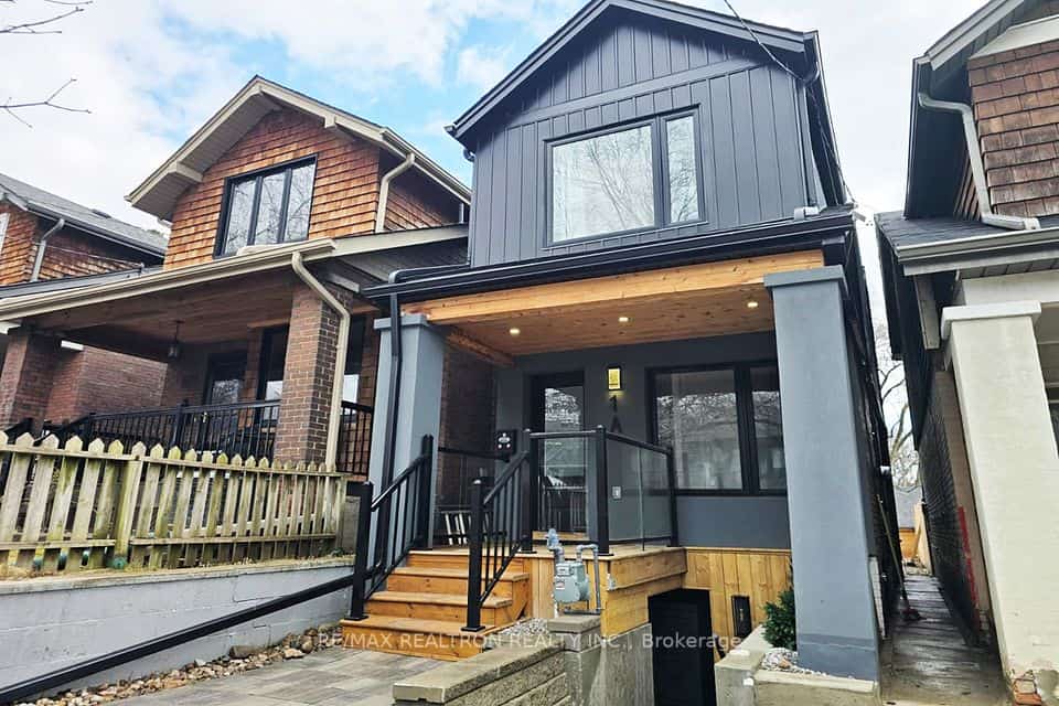 1A Normandy Boulevard, Toronto, ON M4L 3K1