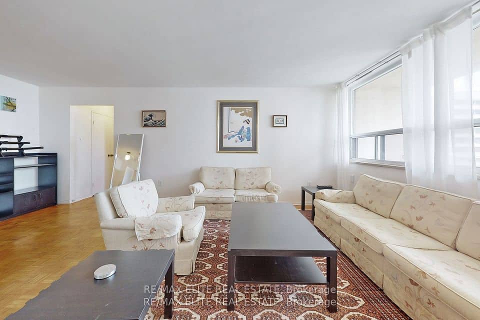 360 Ridelle Avenue, Toronto