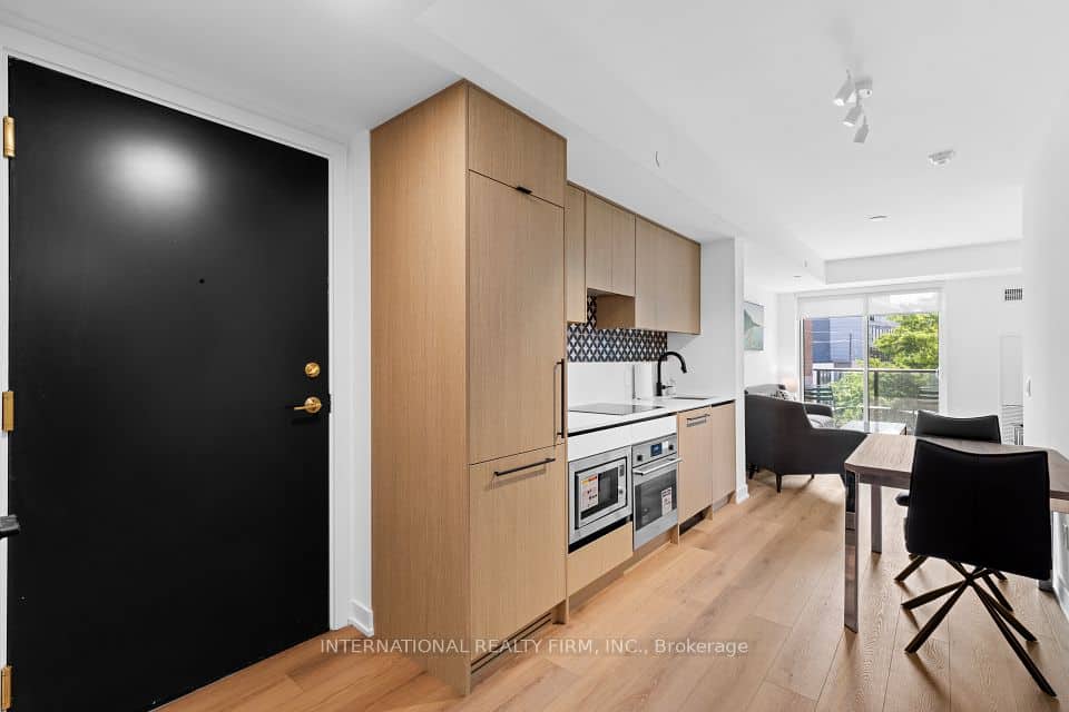 5 Lakeview (Short Term) Avenue, Toronto