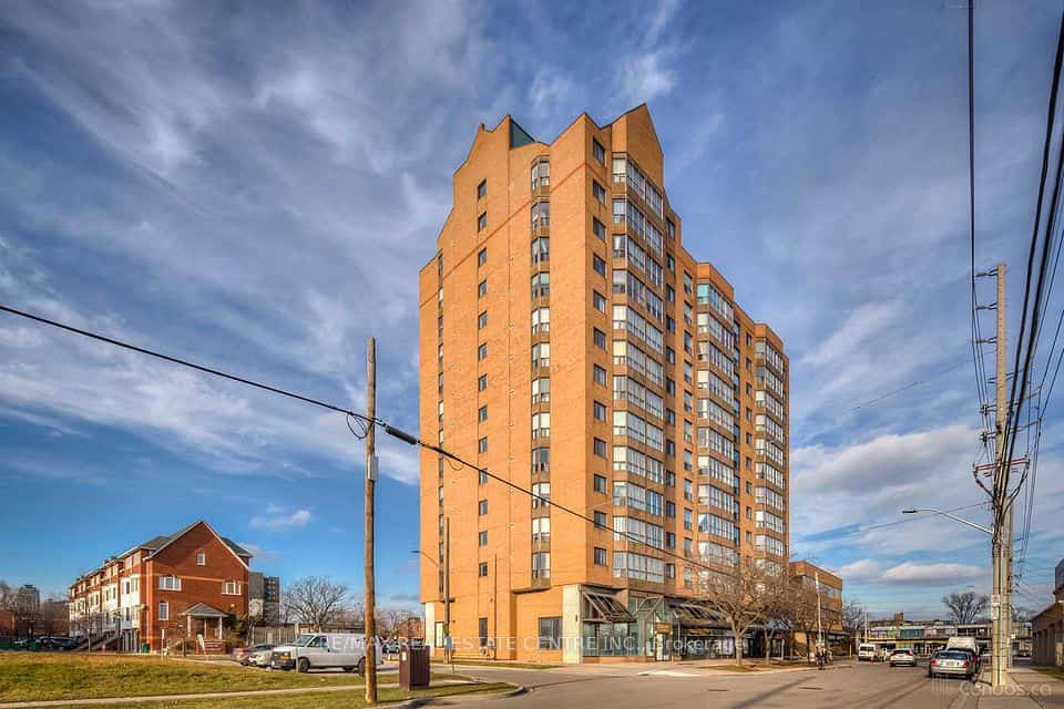 25 Agnes Street #PH06, Mississauga, ON L5B 3X7