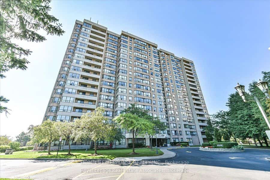 10 MALTA Avenue #907, Brampton, ON L6Y 4G6