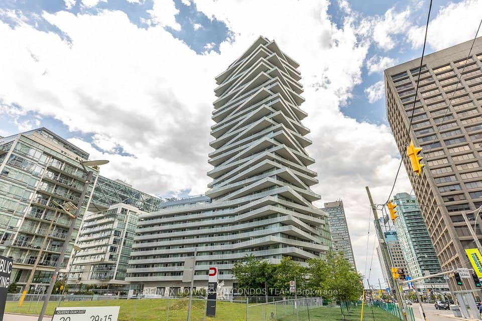 15 Queens Quay E, Toronto