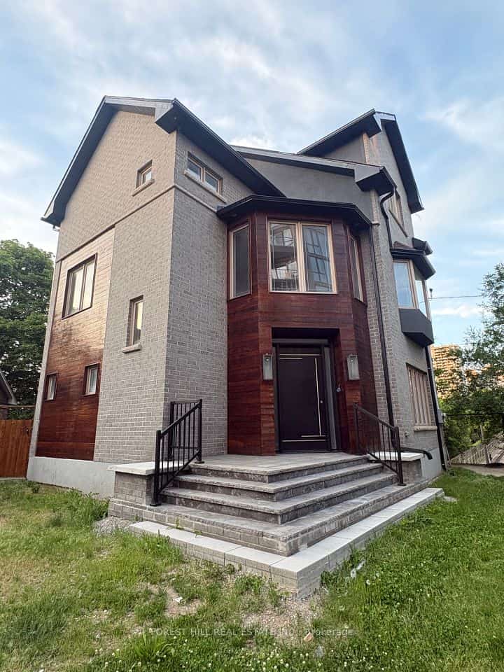 17 Kennedy Park Road, Toronto, ON M6P 3H2