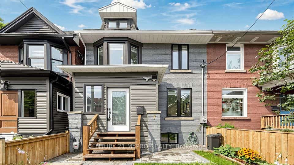 7 Cherry Nook Gardens, Toronto, ON M4L 1J5