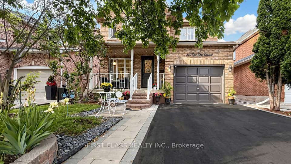2407 East Gate Crescent, Oakville, ON L6H 6L1