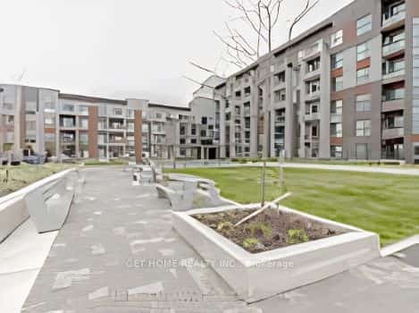 95 Dundas Street W #303, Oakville, ON L6M 5N4
