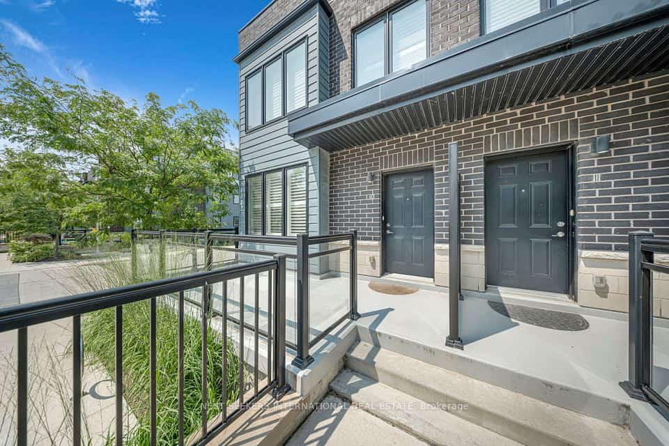 2212 Bromsgrove Road #10, Mississauga, ON L5J 1L4