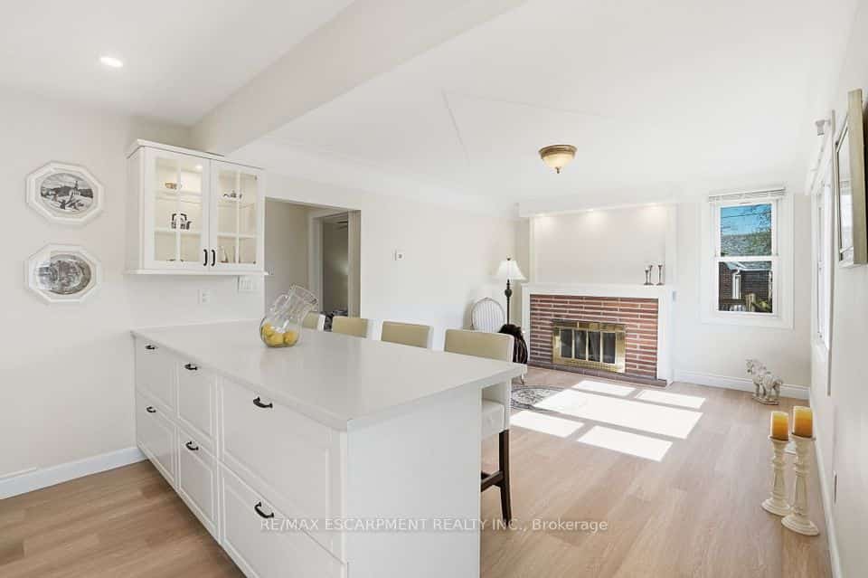 894 Garth Street, Hamilton, ON L9G 4K9