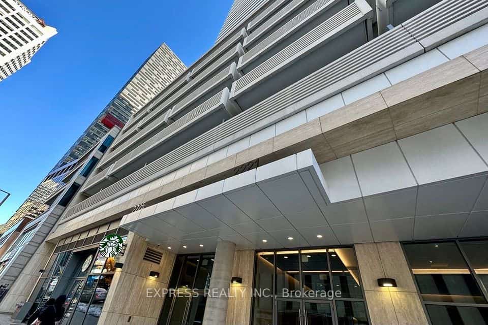 2221 Yonge Street #5209, Toronto, ON M4S 2B4