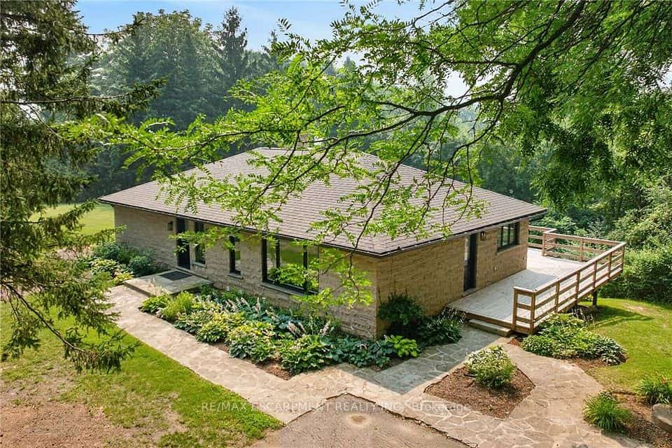 1376 Mineral Springs Road, Hamilton, ON L9H 5E3