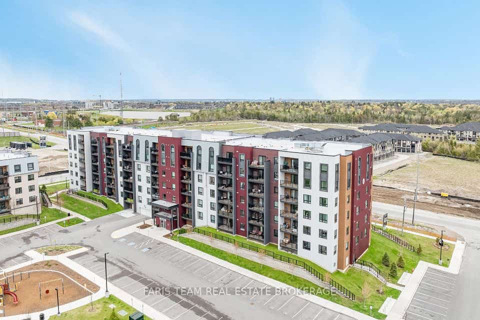 4 Spice Way #402, Barrie, ON L9J 0M2