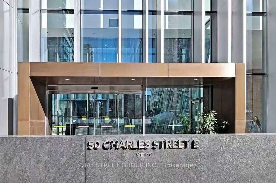 50 Charles Street E #902, Toronto, ON M4Y 1T1