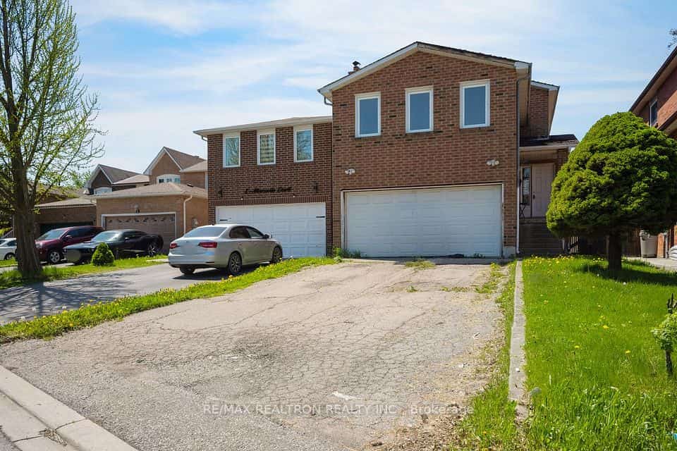 6 Albemarle Court, Brampton, ON L6Z 1R4