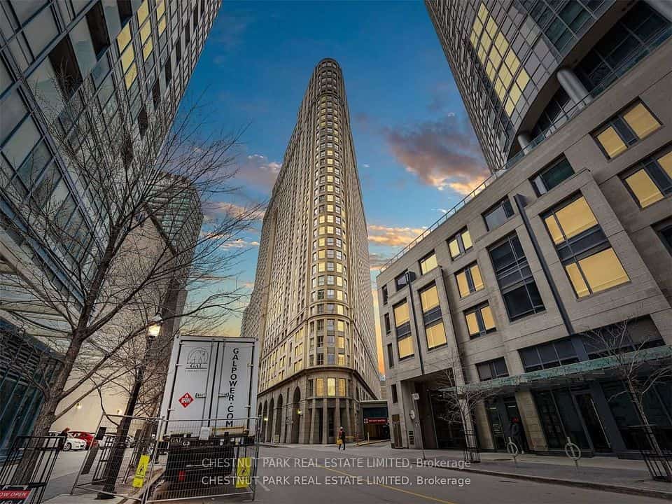25 The Esplanade #2107, Toronto, ON M5E 1W5