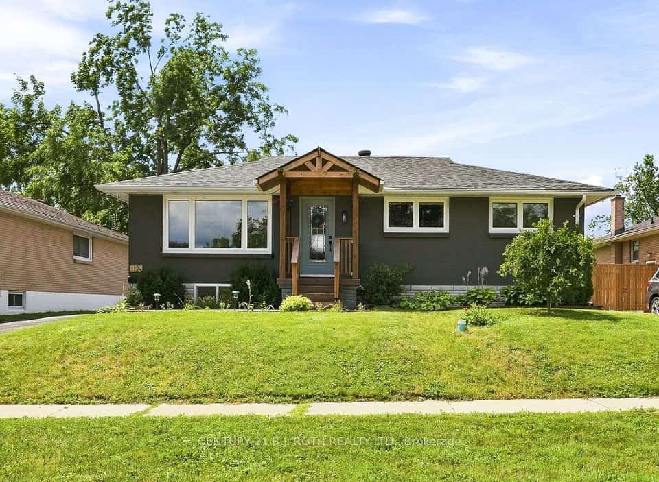 12 Bothwell Crescent, Barrie, ON L4M 2S6