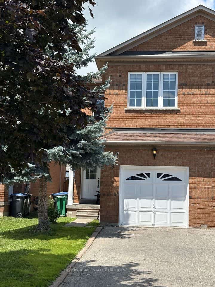 799 Ledbury Crescent, Mississauga, ON L5V 2P9