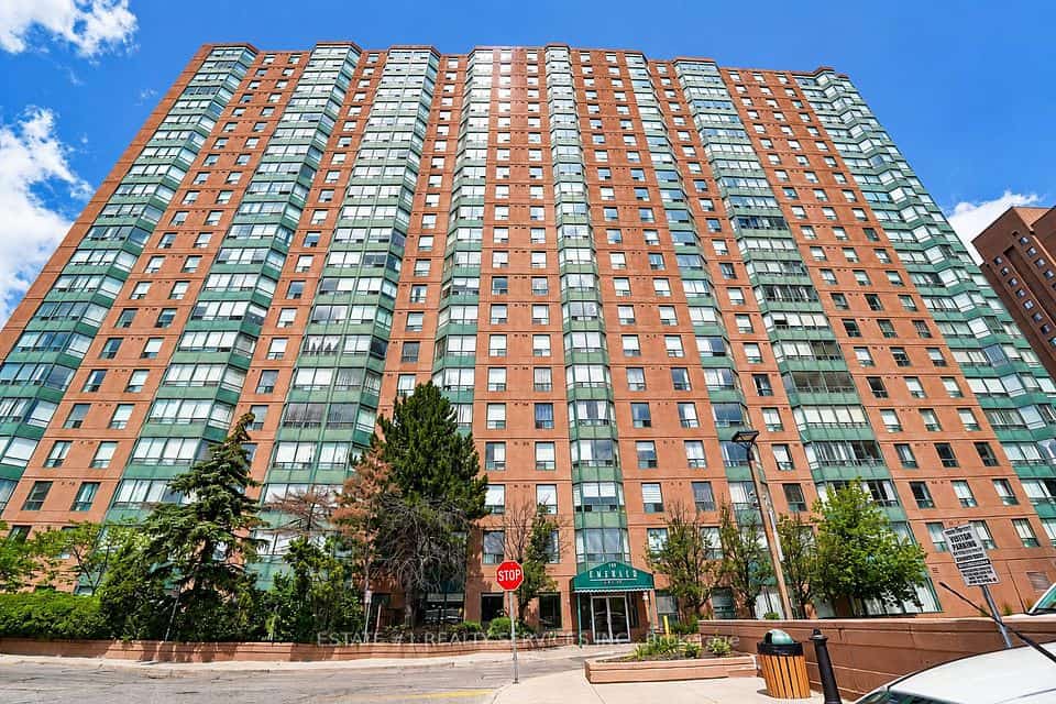 135 Hillcrest Avenue #904, Mississauga, ON L5B 4B1