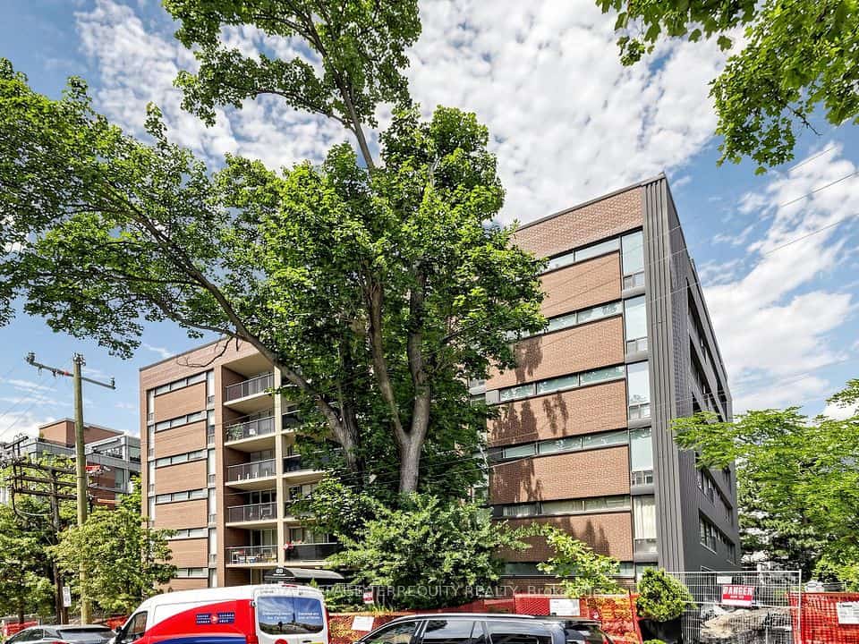 60 Montclair Avenue #402, Toronto, ON M5P 1P7