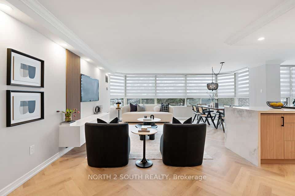 7 Townsgate, Vaughan