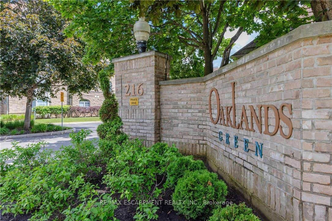 216 Plains Road W #D301, Burlington, ON L7T 4L2