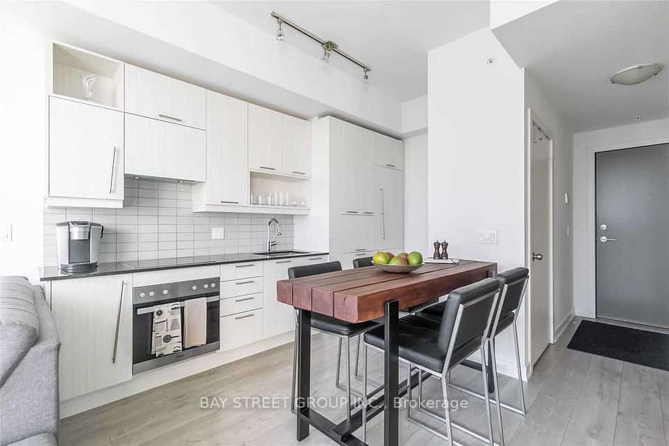 30 Nelson Street #1603, Toronto, ON M5V 0H5