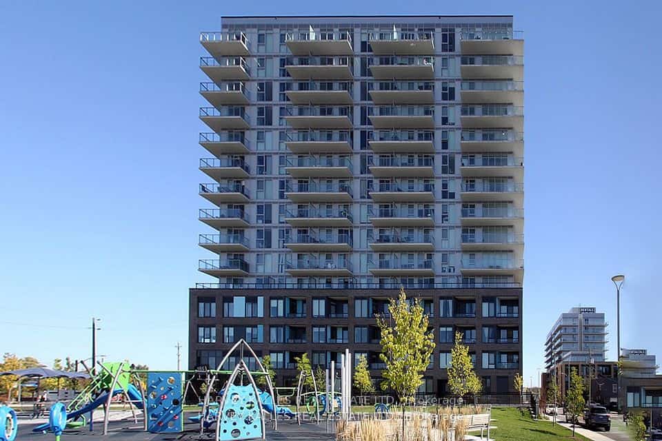 185 Deerfield Road #305, Newmarket, ON L3Y 0G7