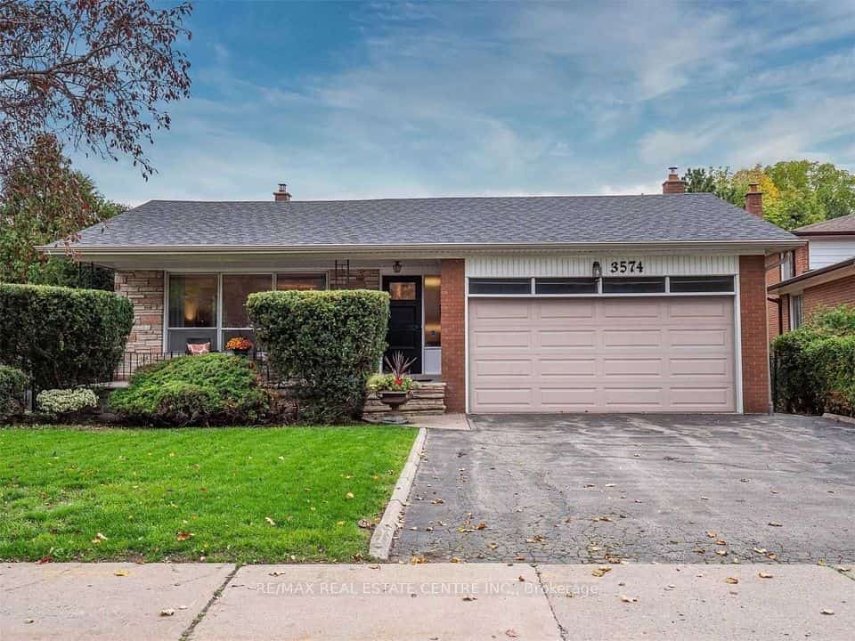 3574 Golden Orchard Drive, Mississauga, ON L4Y 3H8
