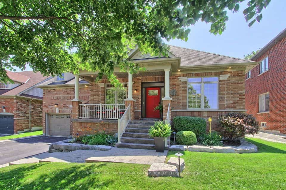 1078 Bob Scott Court, Newmarket, ON L3X 3L7