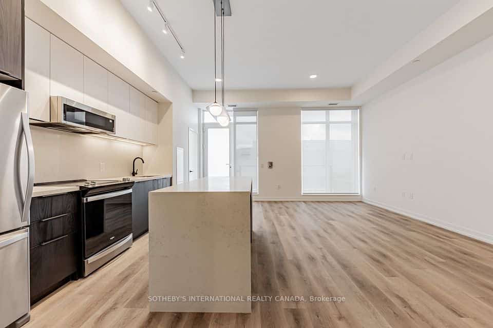 31 York Garden Way #104, Toronto, ON M6A 2V1