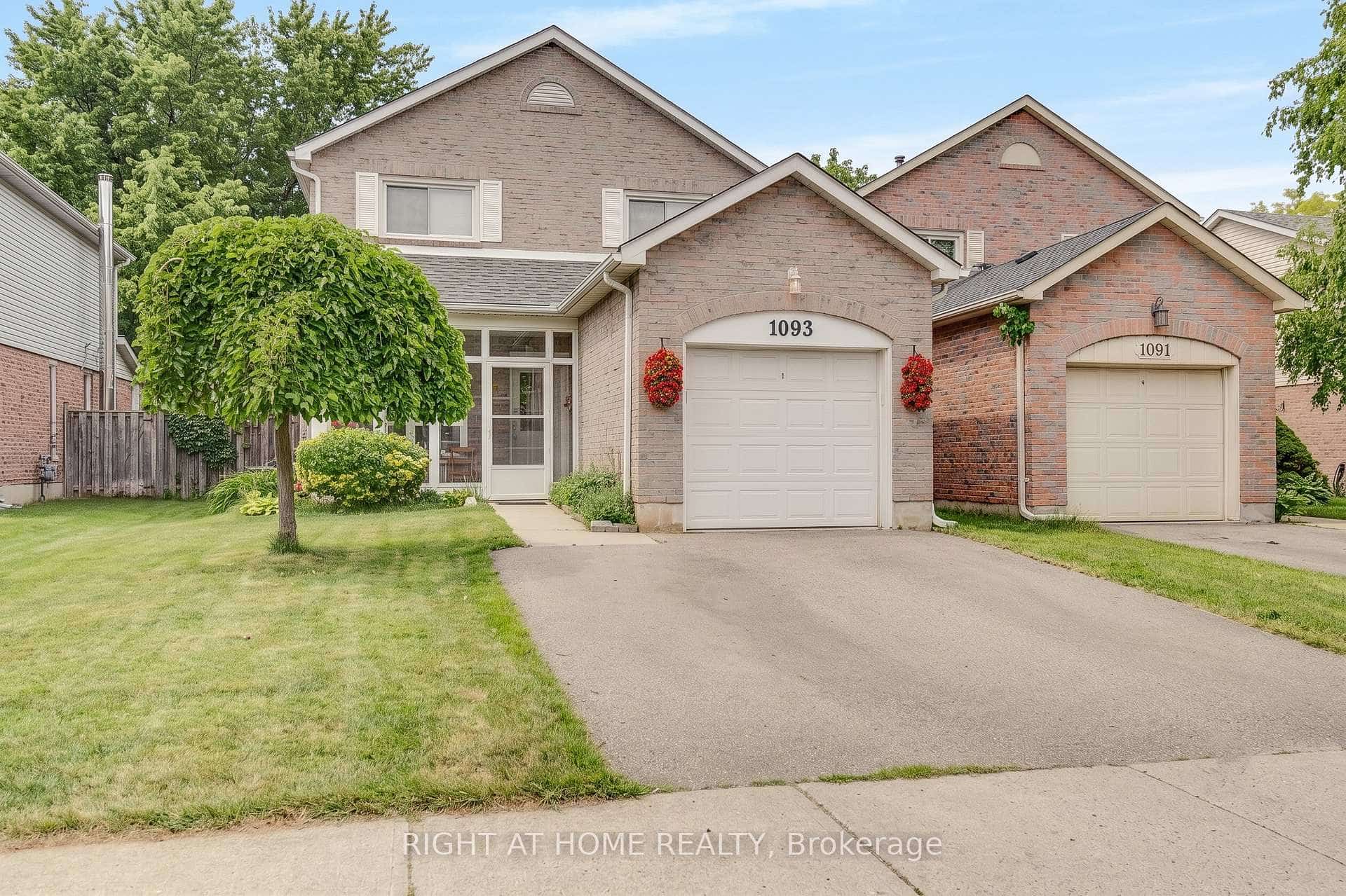 1093 Montgomery Drive, Oakville, ON L6M 1E8