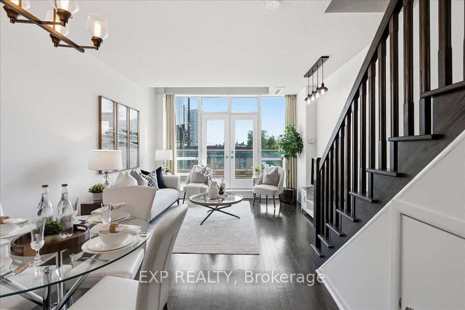 3391 Bloor Street W #221, Toronto, ON M8X 1G3