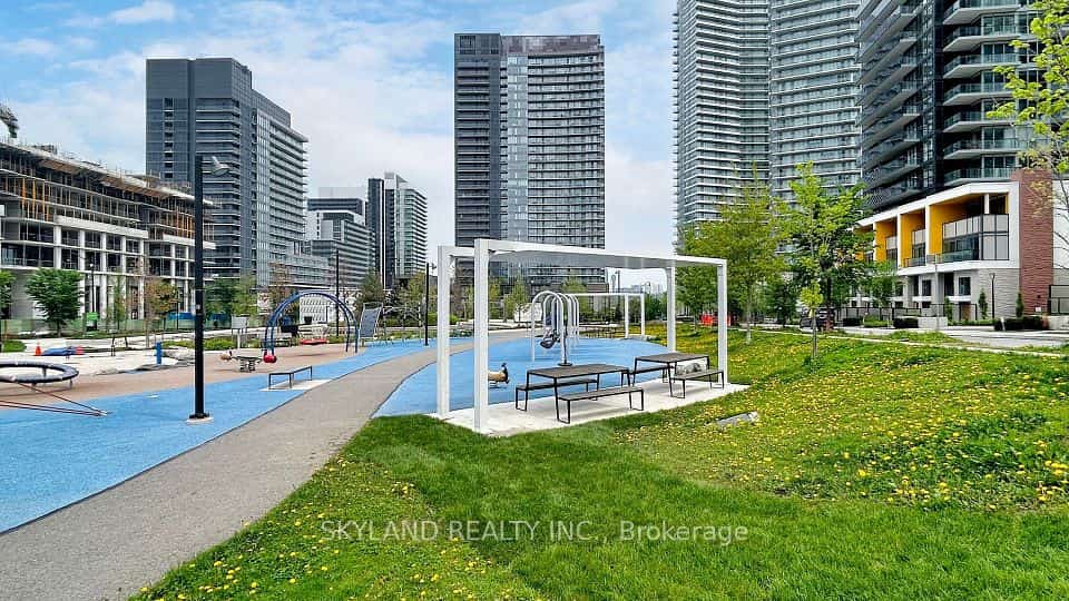 27 Mcmahon Street #608, Toronto, ON M2K 0J2