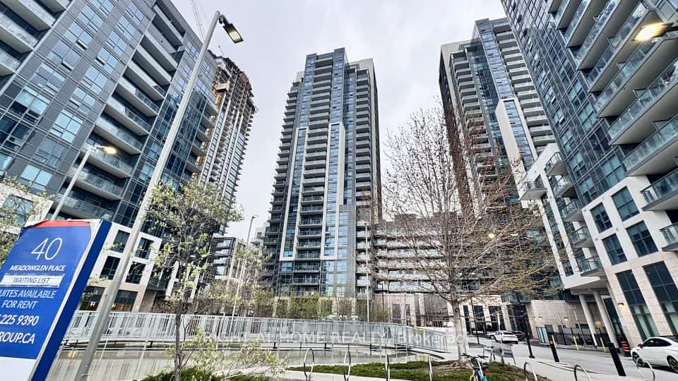 20 Meadowglen Place #824, Toronto, ON M1G 0A9