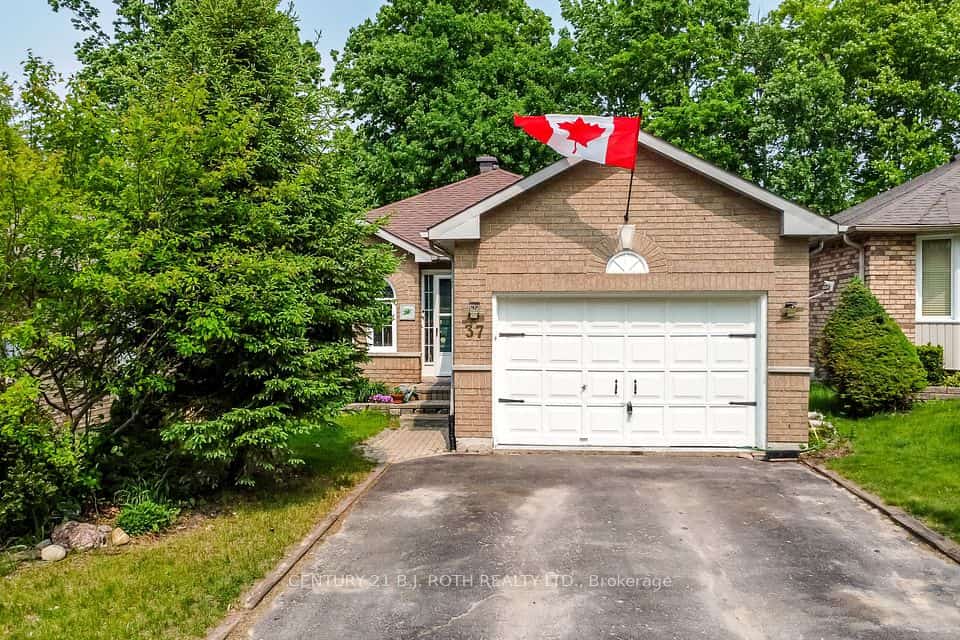37 Nicholson Drive, Barrie, ON L4N 8L7