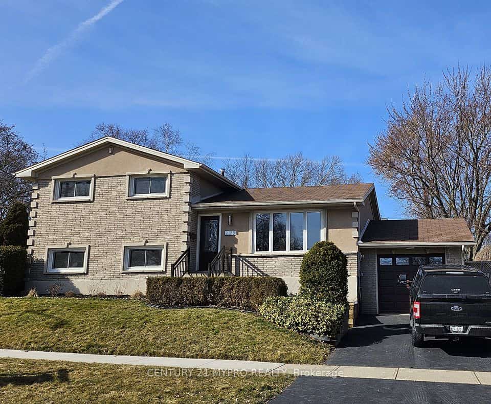 2135 Cobblestone Drive, Burlington, ON L7P 3K2