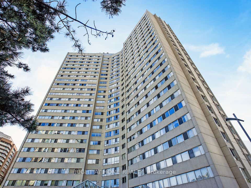 3700 Kaneff Crescent #802, Mississauga, ON L5A 4B8