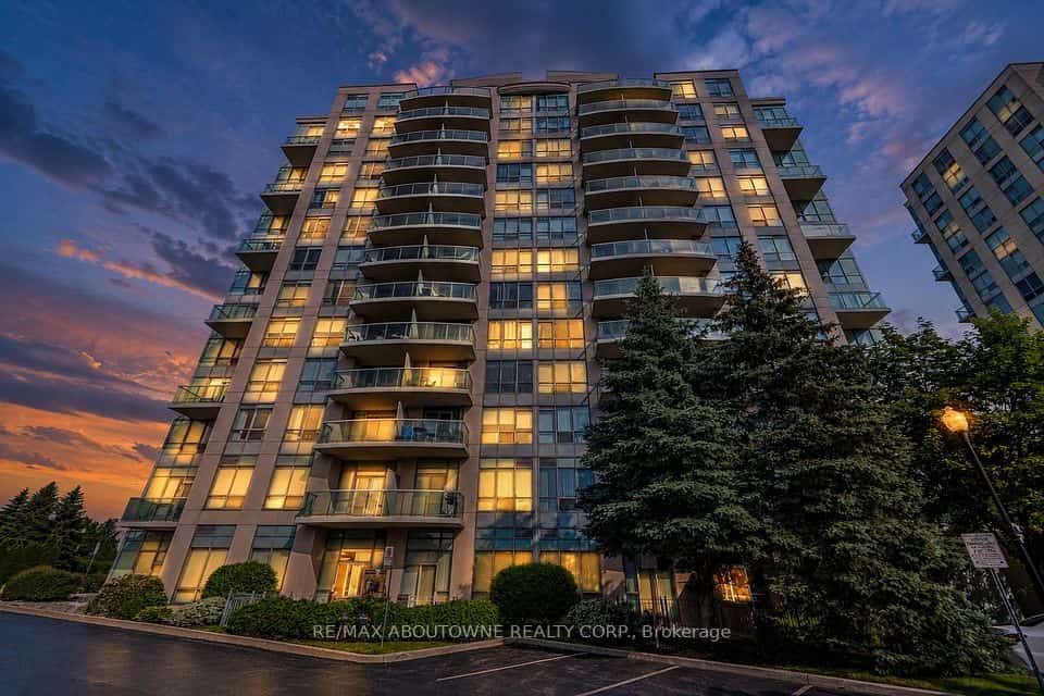 2585 Erin Centre Boulevard #1102, Mississauga, ON L5M 6Z7