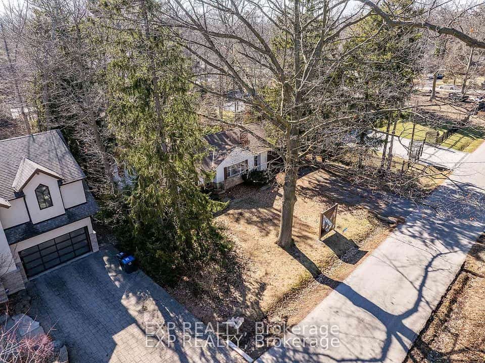 1252 Mona Road, Mississauga, ON L5G 3A1