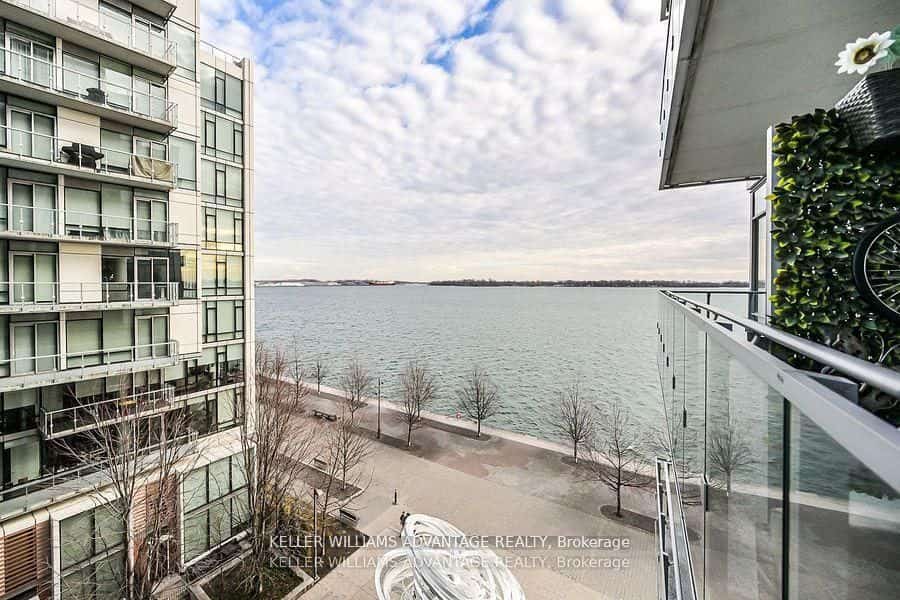 29 Queens Quay E #616, Toronto, ON M5E 0A4