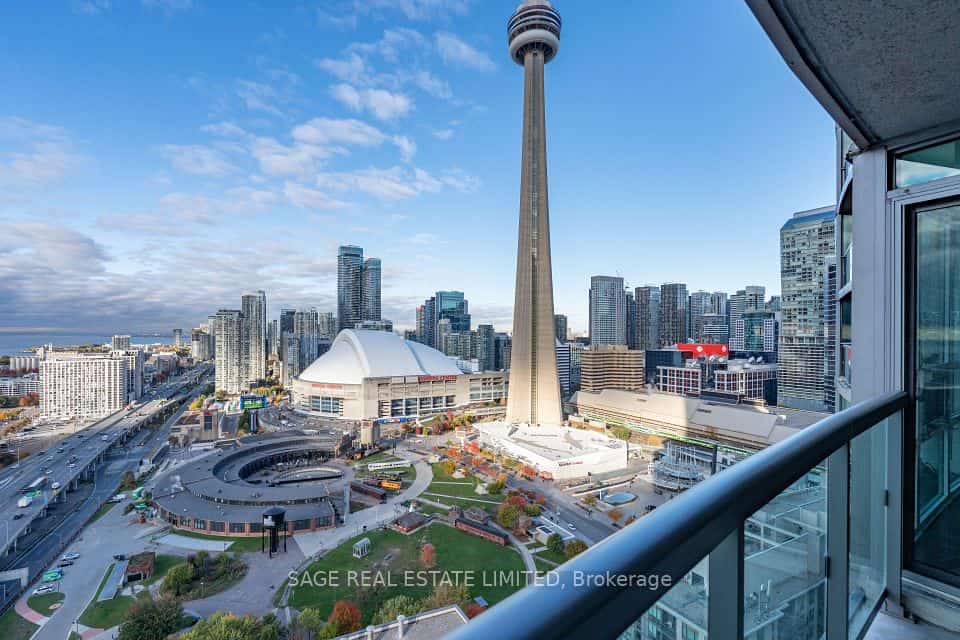 19 Grand Trunk Crescent #3712, Toronto, ON M5J 3A3