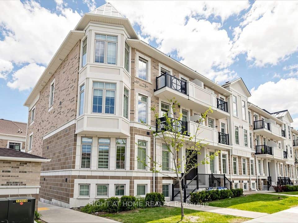 86 Preston Meadow Avenue, Mississauga