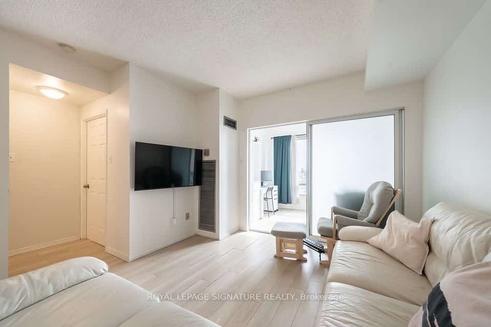 5800 Sheppard Avenue E #316, Toronto, ON M1B 5J7