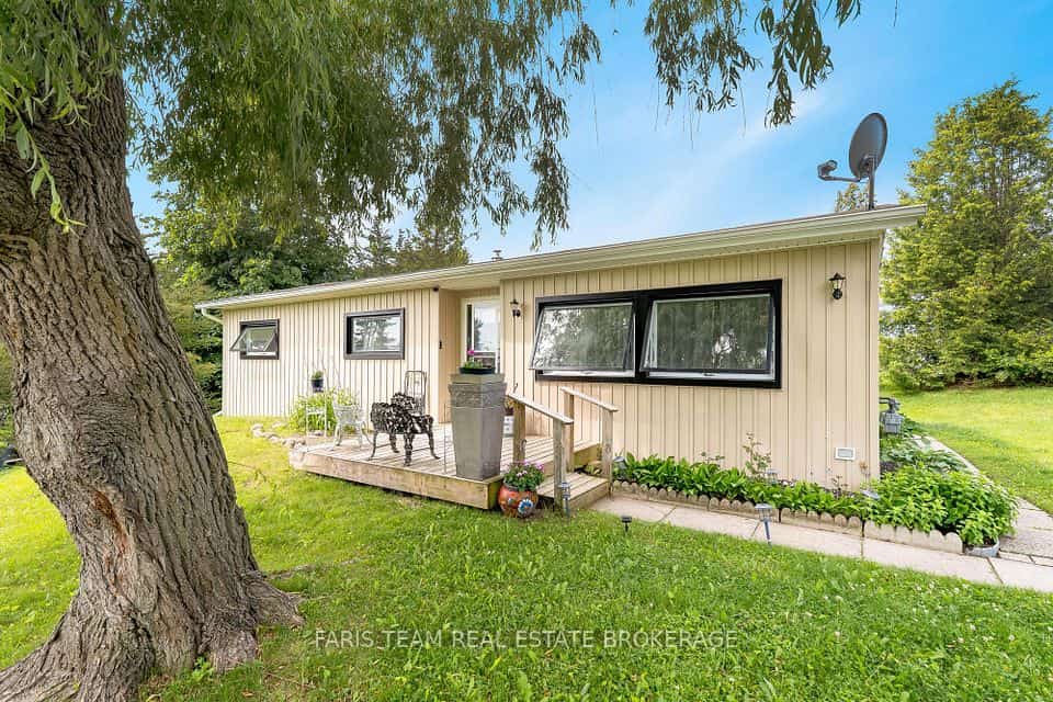 21 Hawthorne Drive, Innisfil, ON L9S 1P7