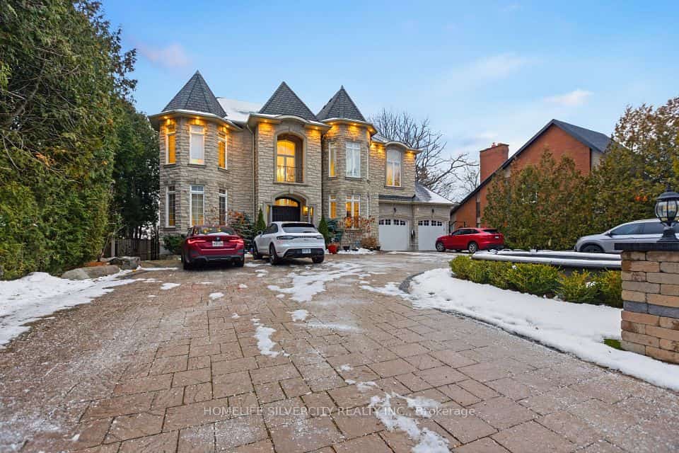 492 Rougemount Drive, Pickering, ON L1W 2B9
