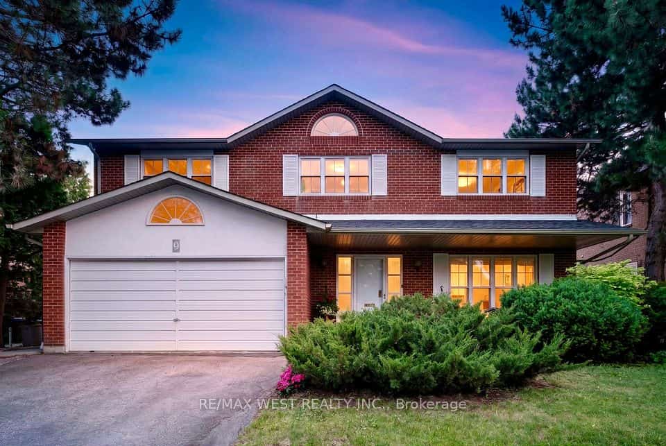 9 Harlington Road, Toronto, ON M3B 3G3