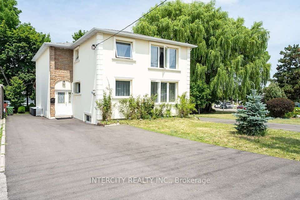 100 Dixon Road, Toronto, ON M9P 2L6